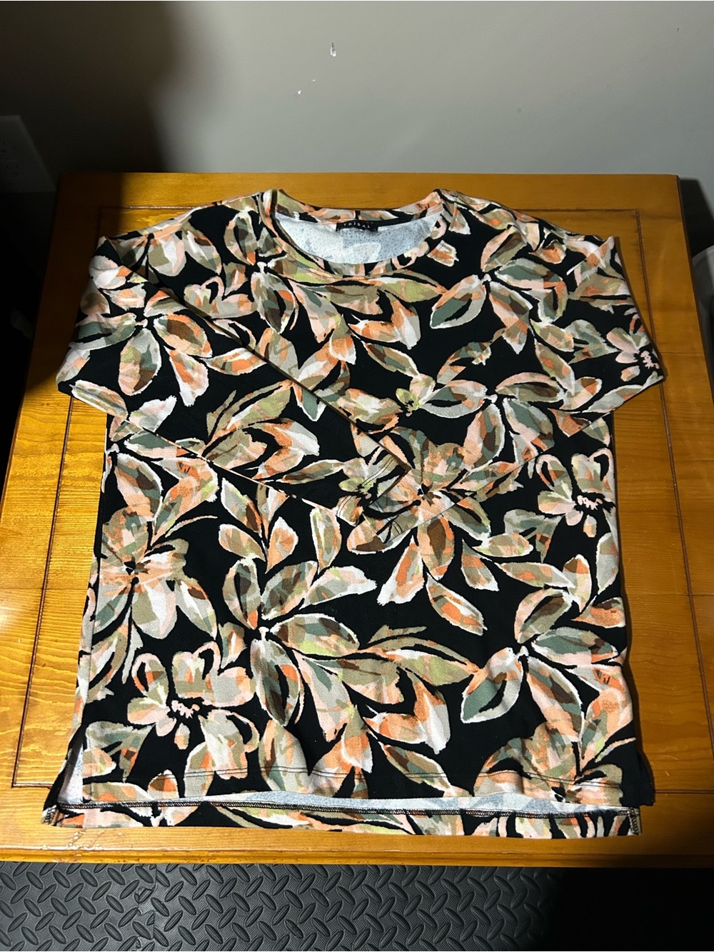 (3/$10) long sleeve women’s Tribal floral top
